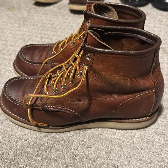 Redwing 875 Moc Toe boots - size 8 D / in great  condition. Blk laces & ylw - Picture 4 of 7